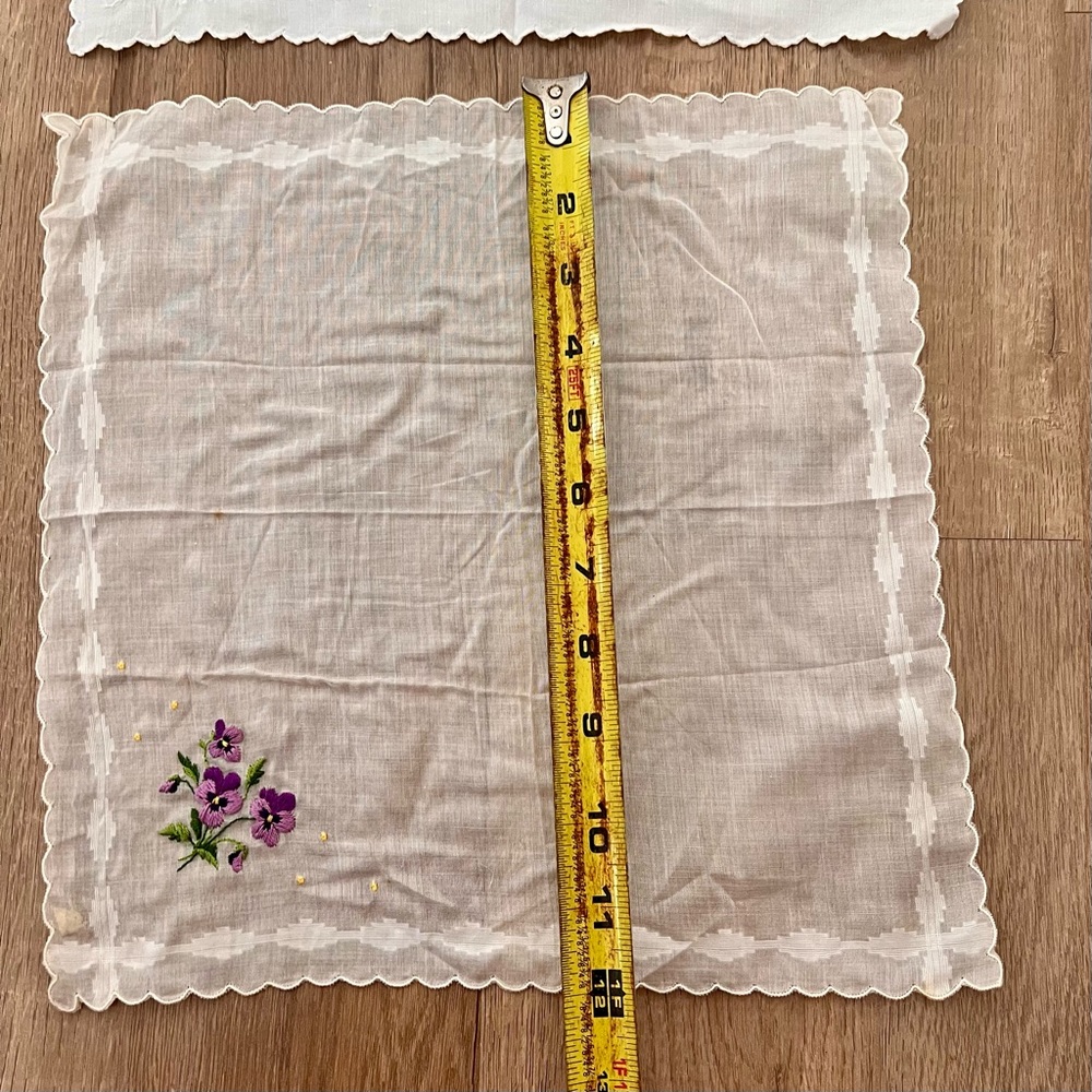 2 PCs Vintage Handkerchiefs Hankies Napkins - Gauzy Embroidered Flower & Crochet - Picture 4 of 5
